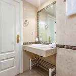 3 Bed Duplex By Puerto Banus, Marbella, 3 Pools, Sea Views Apartamento *