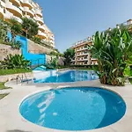 Apartamento 3 Bed Duplex By Puerto Banus, Marbella, 3 Pools, Sea Views *