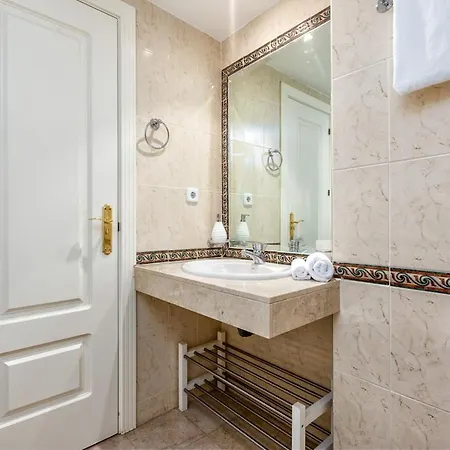 3 Bed Duplex By Puerto Banus, Marbella, 3 Pools, Sea Views Apartment *