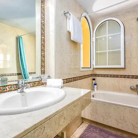 3 Bed Duplex By Puerto Banus, Marbella, 3 Pools, Sea Views Apartment *