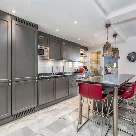 3 Bed Duplex By Puerto Banus, Marbella, 3 Pools, Sea Views *