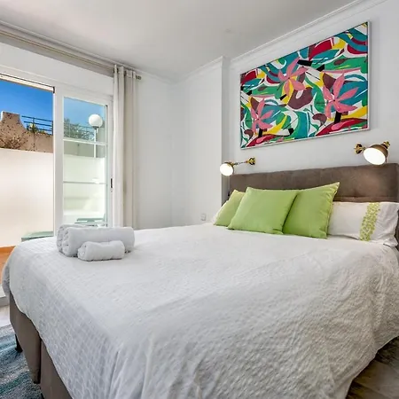 3 Bed Duplex By Puerto Banus, Marbella, 3 Pools, Sea Views Apartmán *