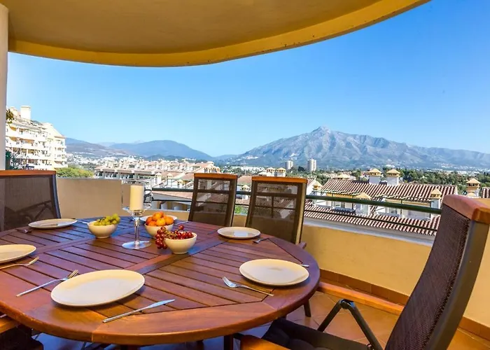 아파트 3 Bed Duplex By Puerto Banus, Marbella, 3 Pools, Sea Views 마르베야