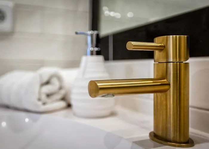 Apartament 3 Bed Duplex By Puerto Banus, Marbella, 3 Pools, Sea Views *