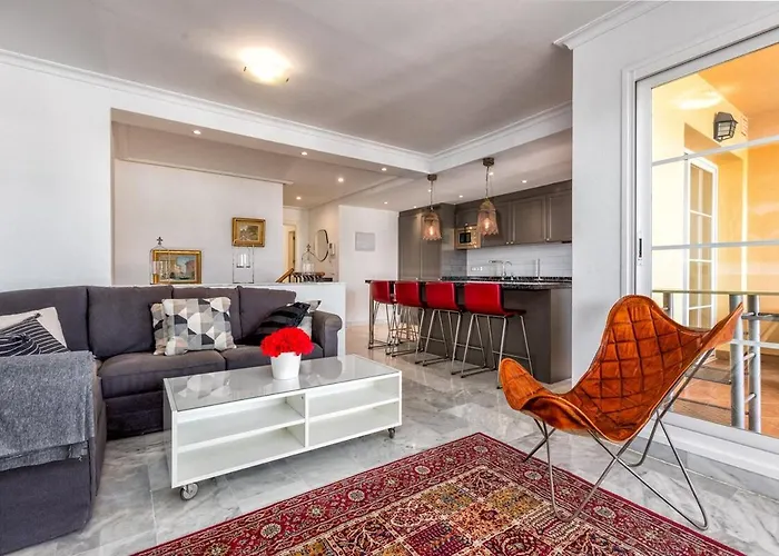 3 Bed Duplex By Puerto Banus, Marbella, 3 Pools, Sea Views 아파트 *