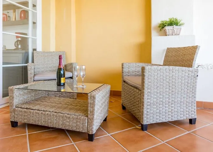 3 Bed Duplex By Puerto Banus, Marbella, 3 Pools, Sea Views 마르베야