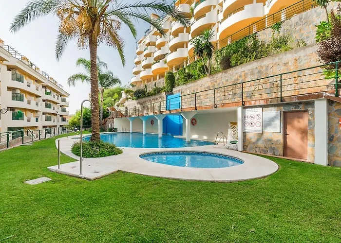 3 Bed Duplex By Puerto Banus, Marbella, 3 Pools, Sea Views Apartament