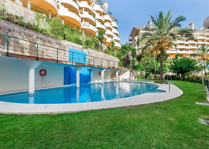 아파트 3 Bed Duplex By Puerto Banus, Marbella, 3 Pools, Sea Views 마르베야
