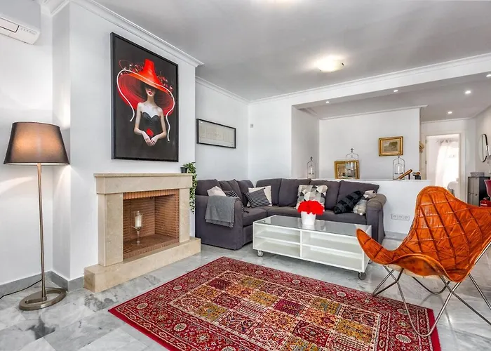 3 Bed Duplex By Puerto Banus, Marbella, 3 Pools, Sea Views 마르베야