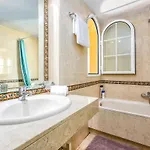 3 Bed Duplex By Puerto Banus, Marbella, 3 Pools, Sea Views Appartement *