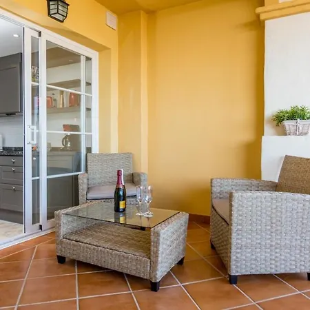 3 Bed Duplex By Puerto Banus, Marbella, 3 Pools, Sea Views Apartament Marbella