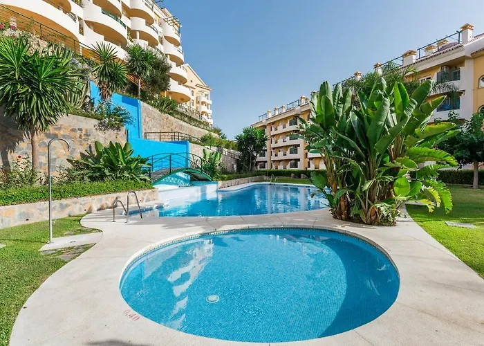 Apartament 3 Bed Duplex By Puerto Banus, Marbella, 3 Pools, Sea Views *