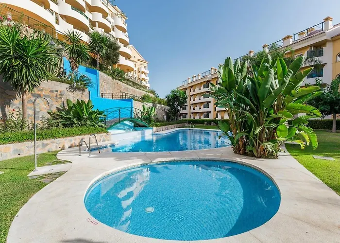 Apartament 3 Bed Duplex By Puerto Banus, Marbella, 3 Pools, Sea Views *